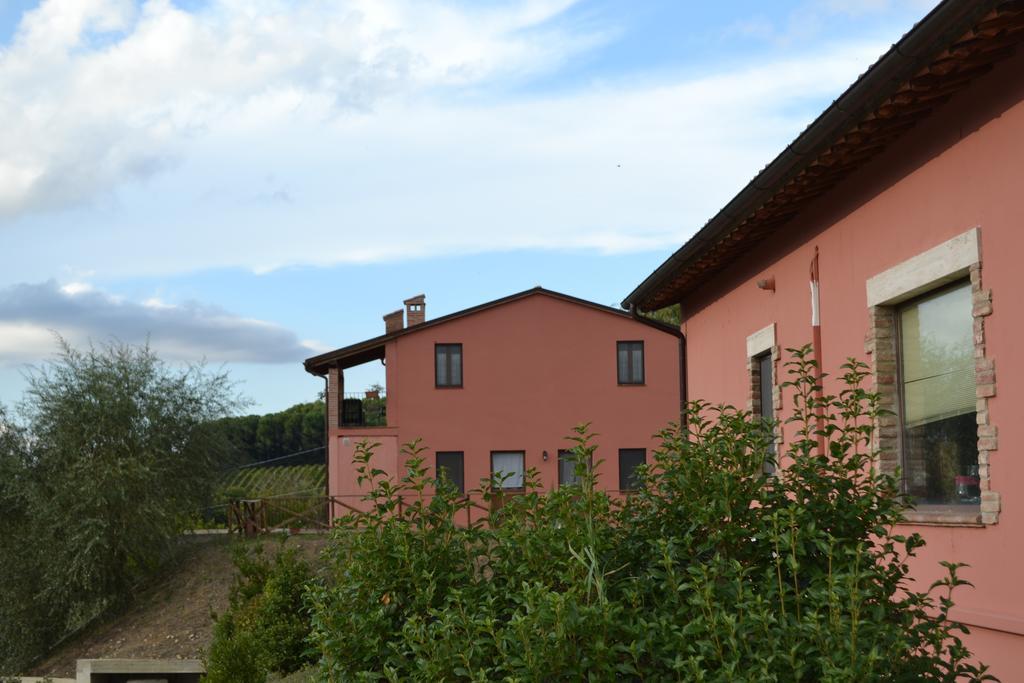 Отель Agriturismo Il Merollo Тоди Экстерьер фото