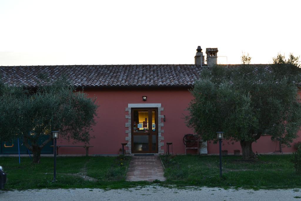 Отель Agriturismo Il Merollo Тоди Экстерьер фото