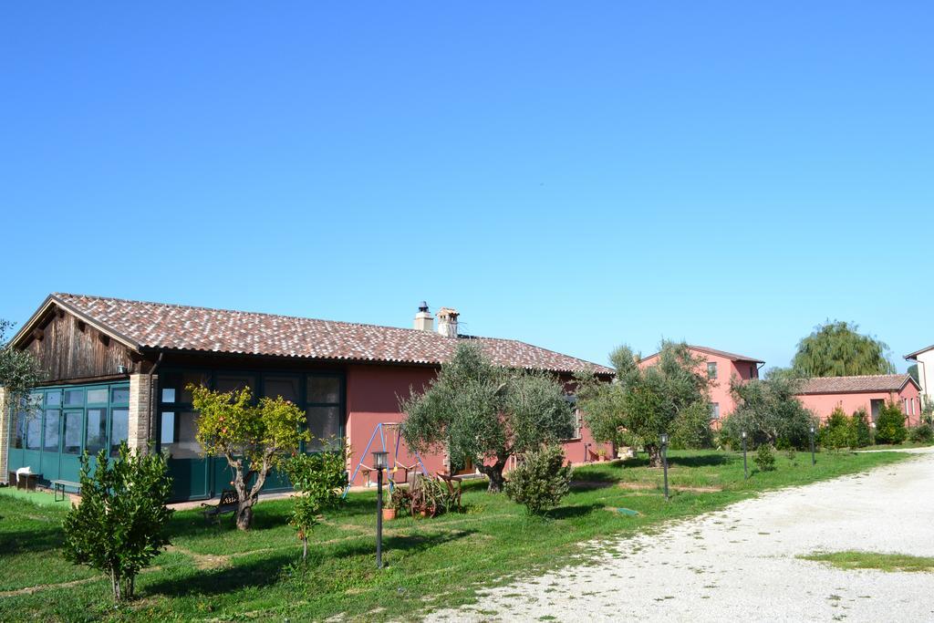 Отель Agriturismo Il Merollo Тоди Экстерьер фото
