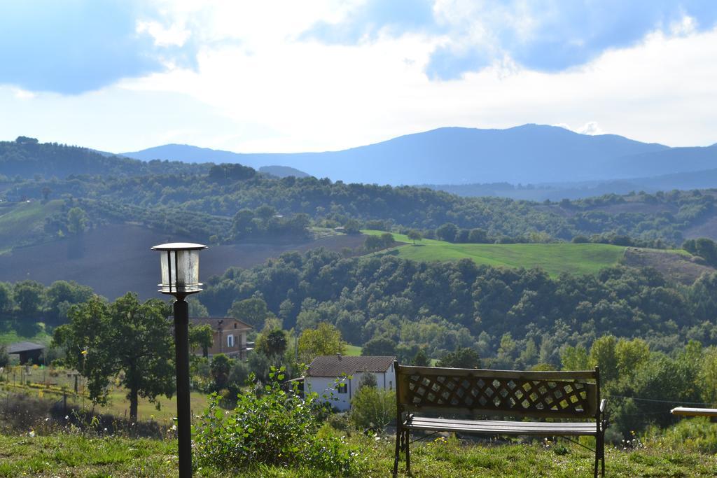 Отель Agriturismo Il Merollo Тоди Экстерьер фото