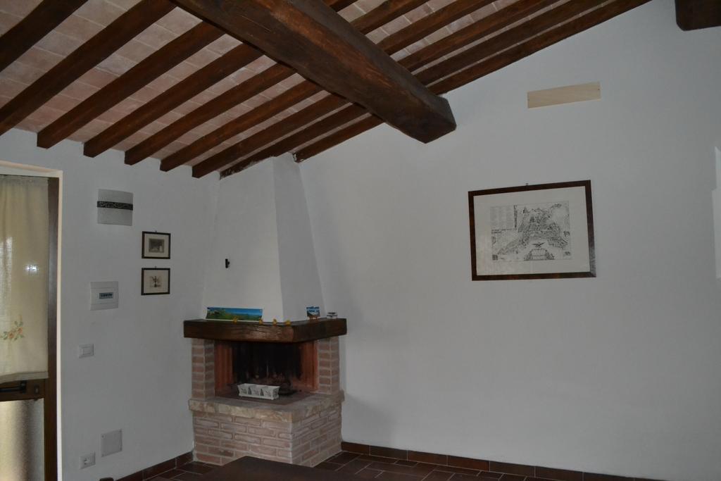 Отель Agriturismo Il Merollo Тоди Экстерьер фото
