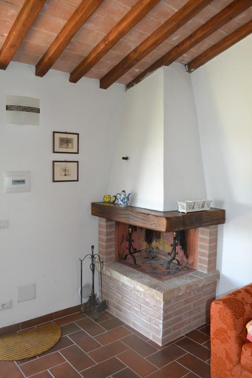 Отель Agriturismo Il Merollo Тоди Экстерьер фото