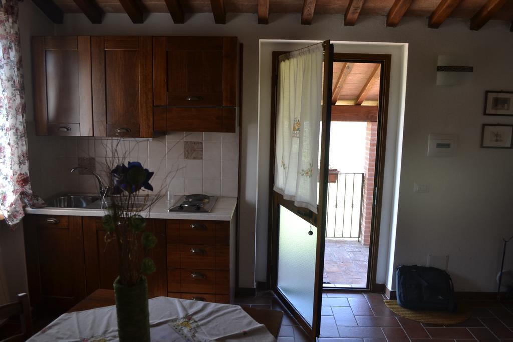 Отель Agriturismo Il Merollo Тоди Экстерьер фото